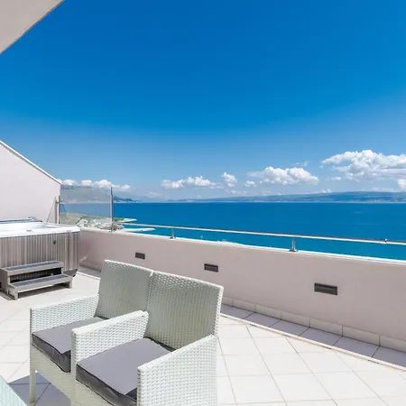 Penthouse With Terrace And Hot Tub - Ivan Апартаменти