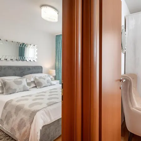 Penthouse With Terrace And Private Hot Tub - Ivan Apartamento Split