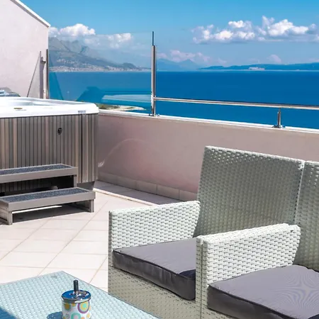 Penthouse With Terrace And Private Hot Tub - Ivan Split