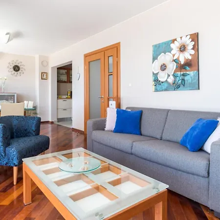 Апартаменти Penthouse With Terrace And Hot Tub - Ivan